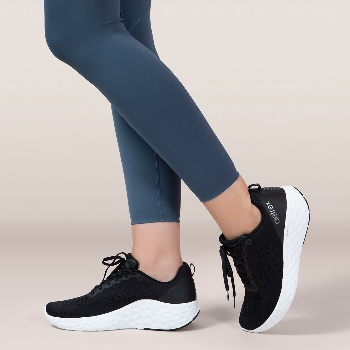 Aetrex Danika Arch Support Sneaker in Wide Width