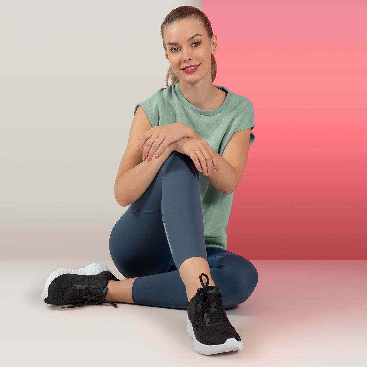 Aetrex Danika Arch Support Sneaker in Wide Width