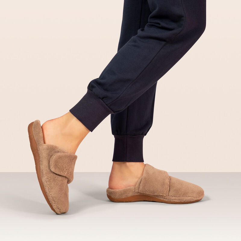 Aetrex Mandy Women's Closed Toe Slipper in Coffee
