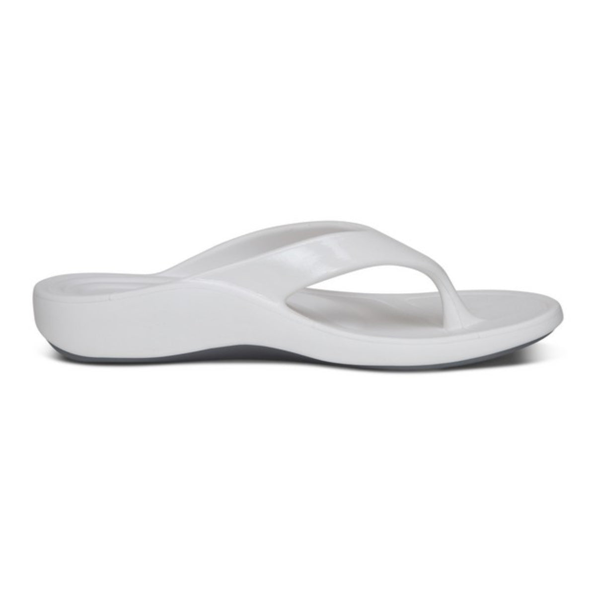 White Aetrex Maui sandal featuring cushioned UltraSky EVA footbed, arch support, soft toe post, and water-friendly dual-density outsole.