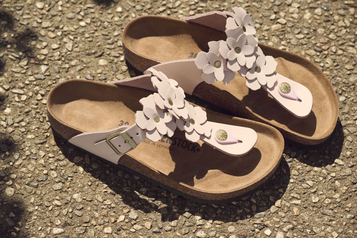 Gizeh flower Toe Thong in Light Rose Leather