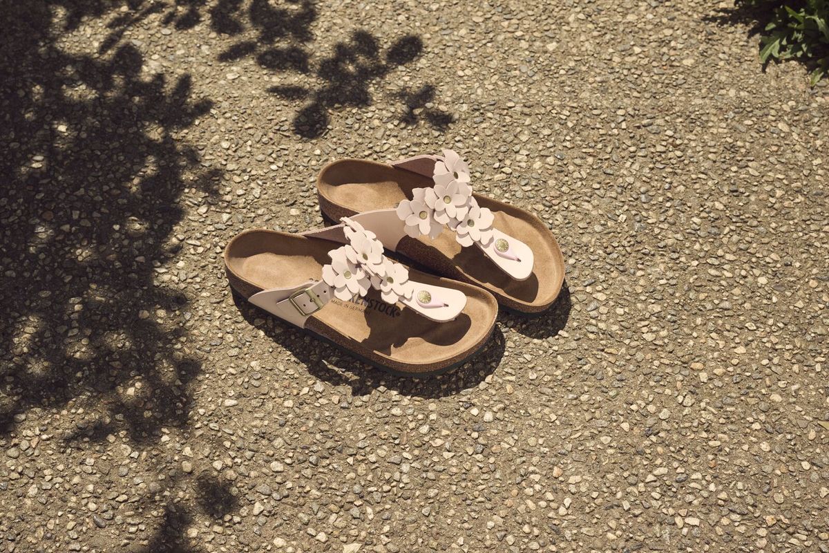 Gizeh flower Toe Thong in Light Rose Leather