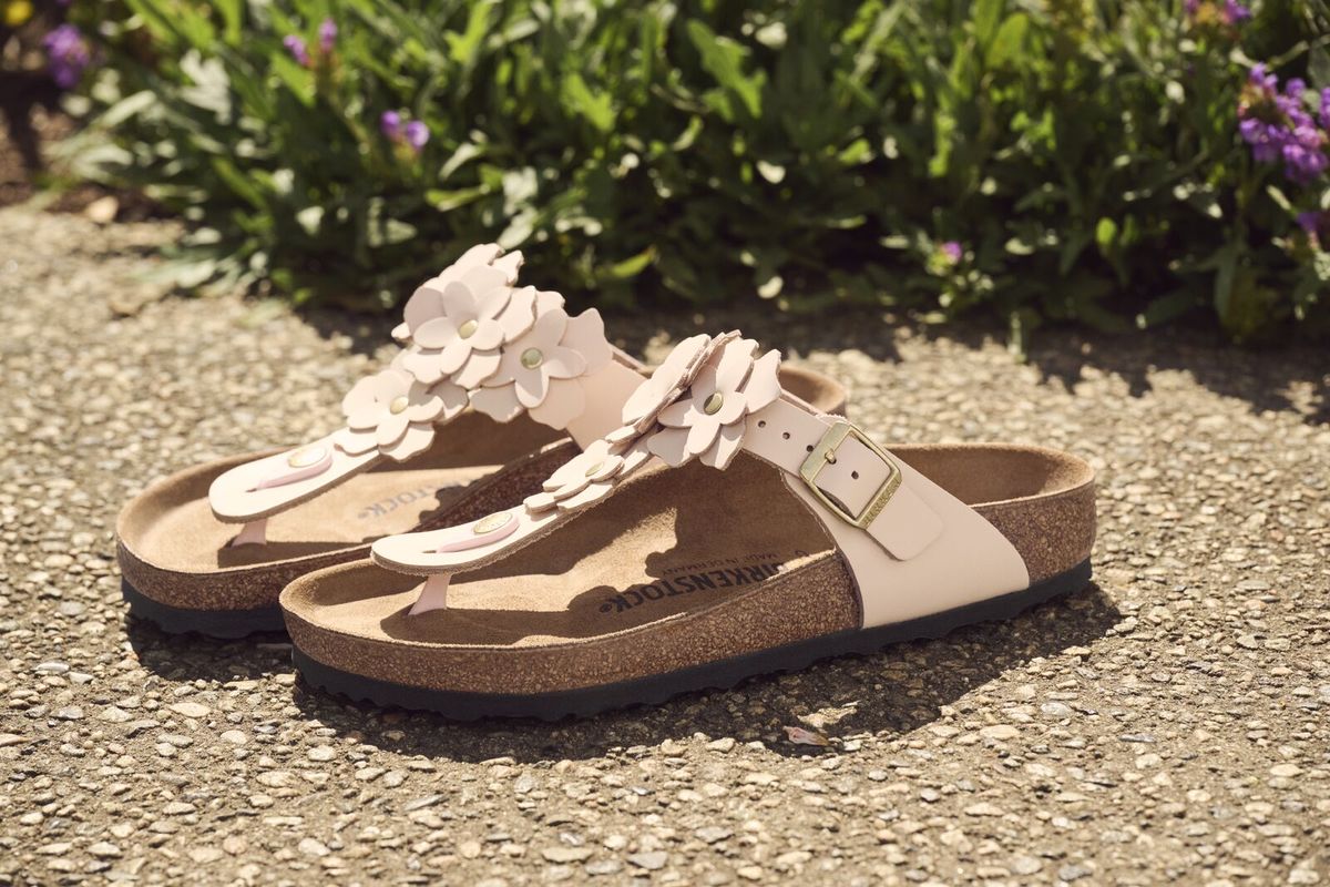 Gizeh flower Toe Thong in Light Rose Leather