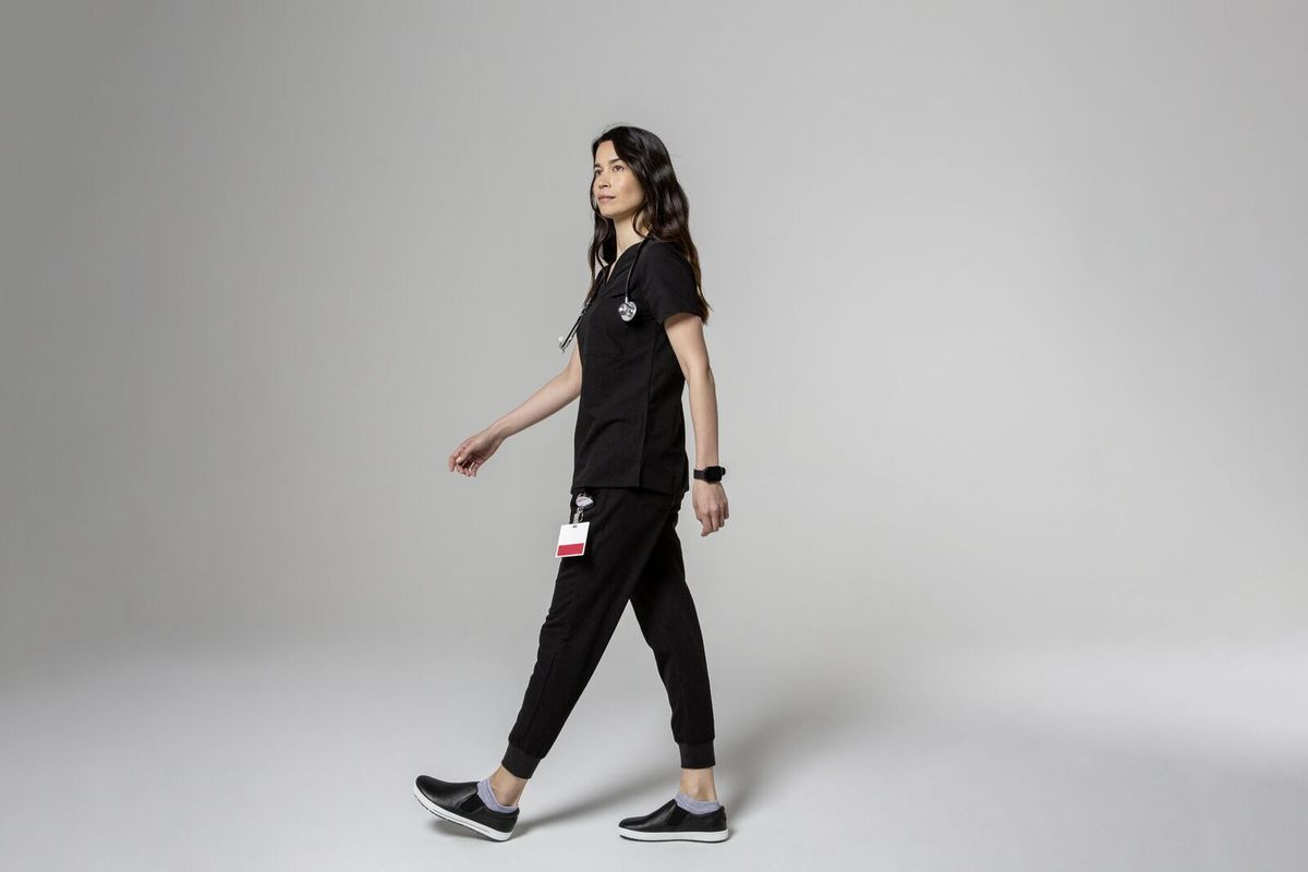 QO400 Slip on Sneaker in Black