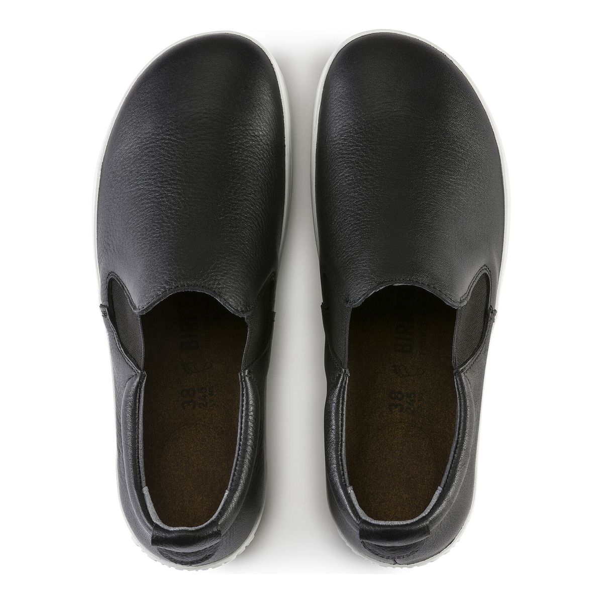 QO400 Slip on Sneaker in Black
