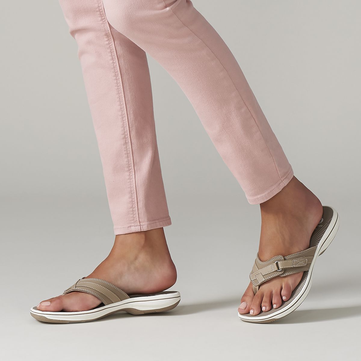 Clarks Breeze Sea Women's Thong Sandals in Taupe