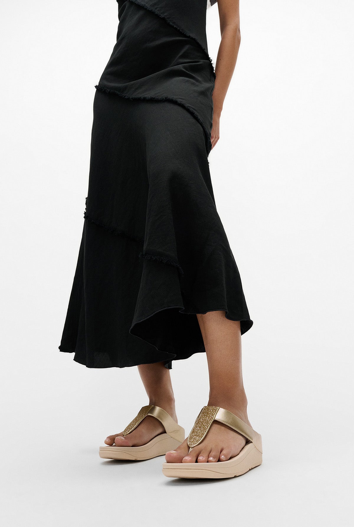 Women's Fino Leather Toe Thong Sandals in Platino