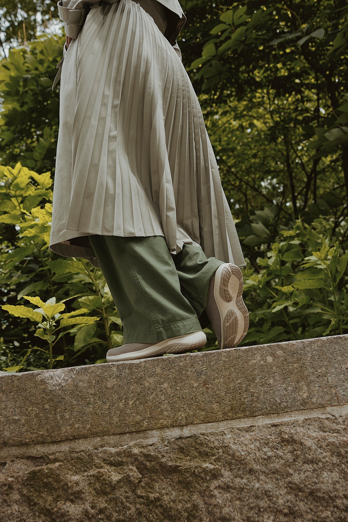 Women's Encore 5 Slip On Clog in Aluminum