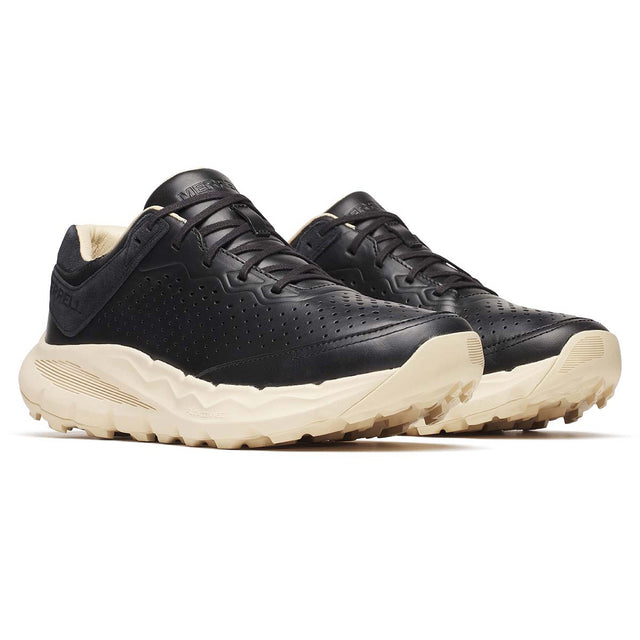 Merrell Nova Traveller 4 Men’s Trail Shoes in leather with lace-up closure, FLOATPRO FOAM™ footbed, pigskin lining, and Merrell Quantum Grip™ outsole.