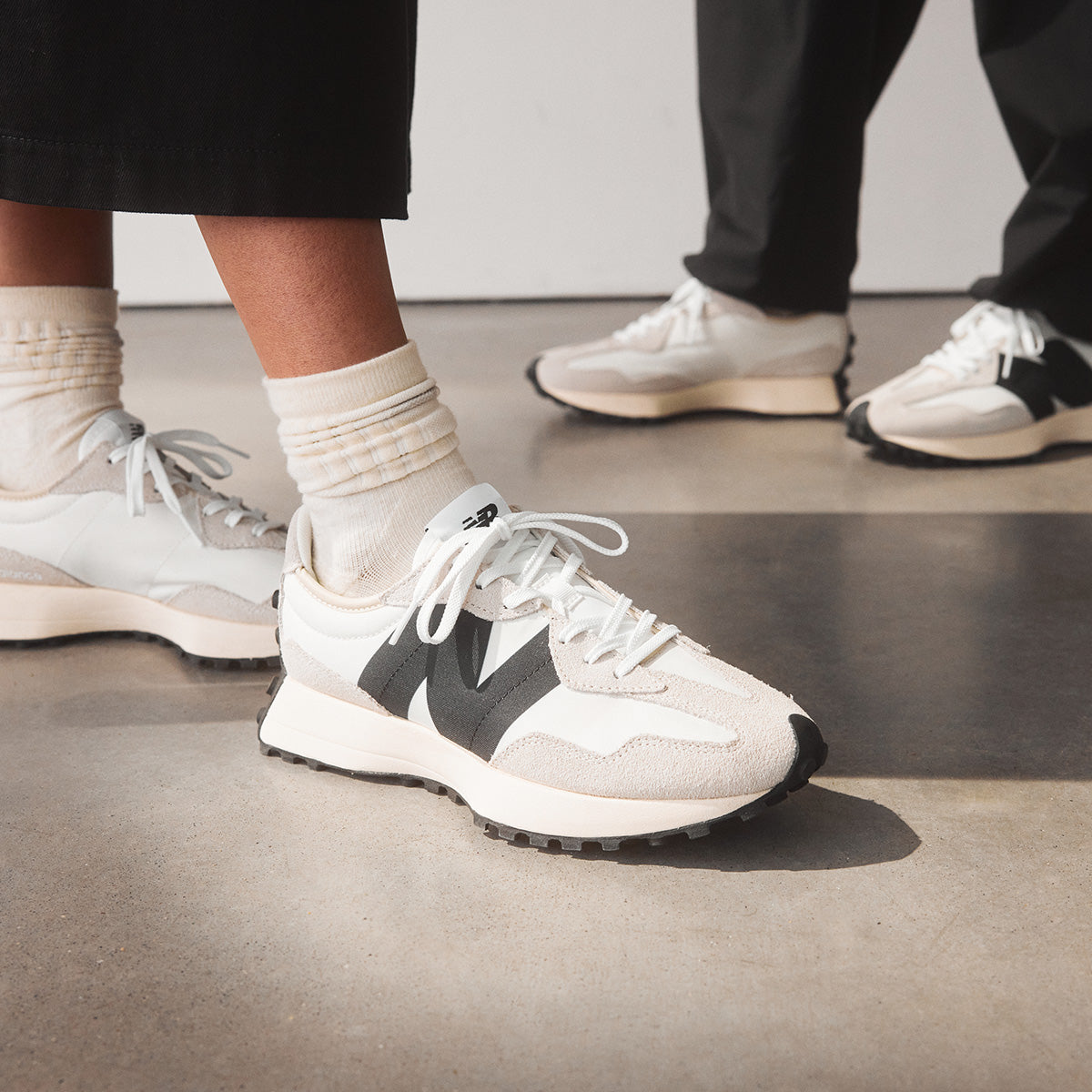 New Balance 327 Classic Retro Women's Runners in Sea Salt