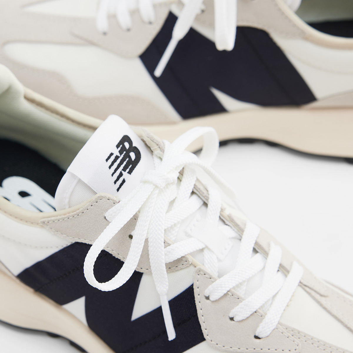 New Balance 327 Classic Retro Women's Runners in Sea Salt