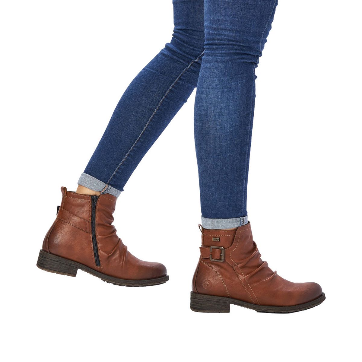 D8082 Ankle Boots
