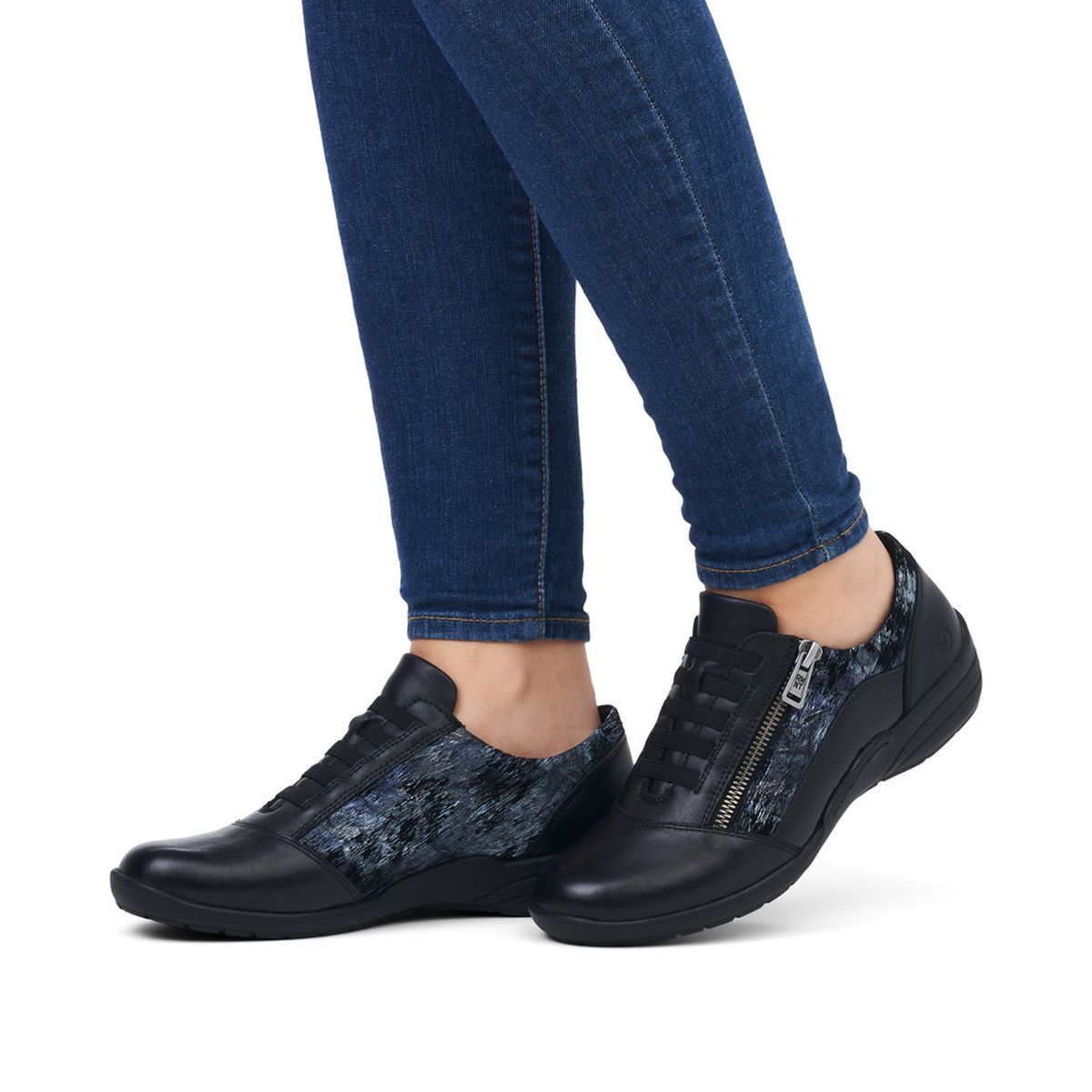 D7679 Lace Zip Shoe
