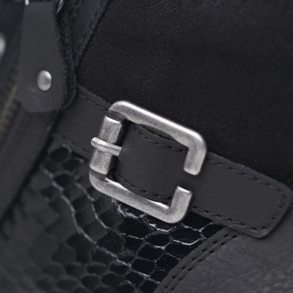 R7997 Lace Up Boots