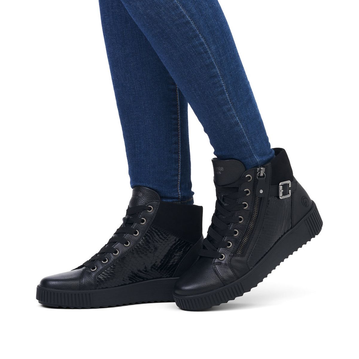 R7997 Lace Up Boots