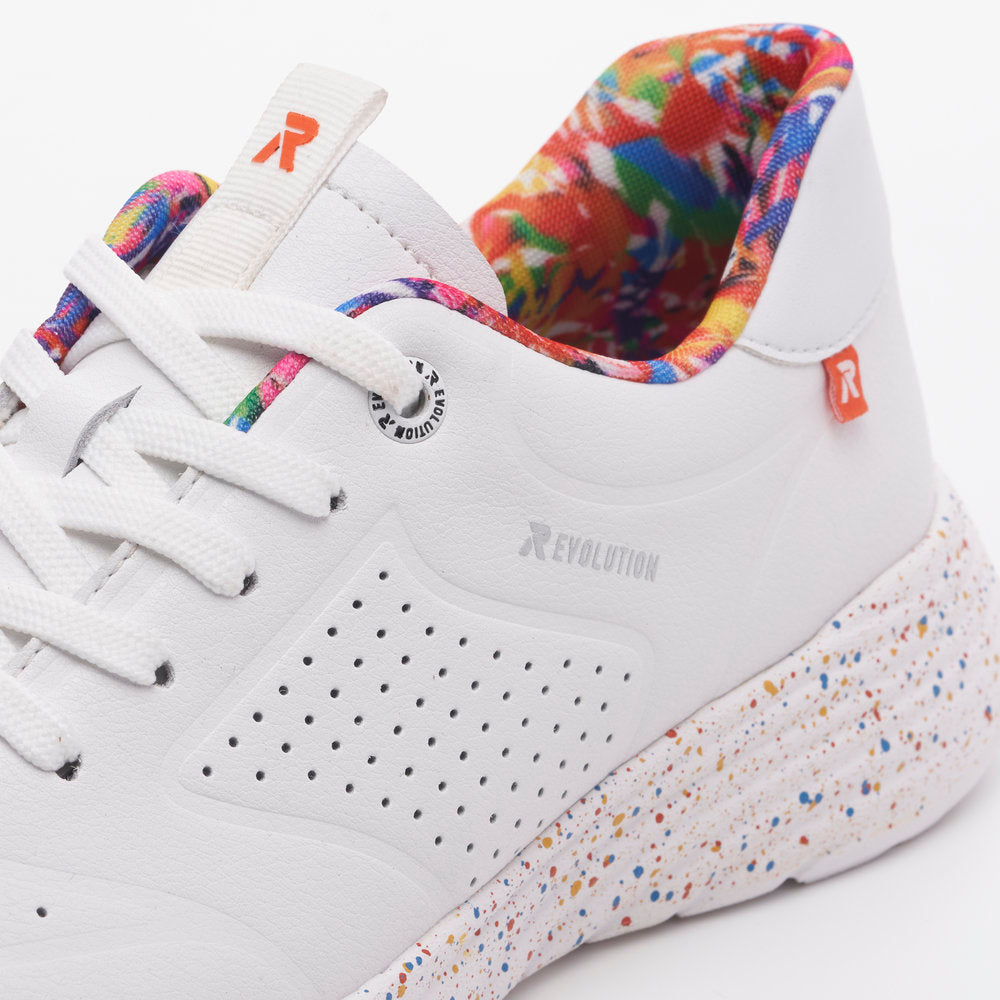 W0402 Lace Up Sneaker