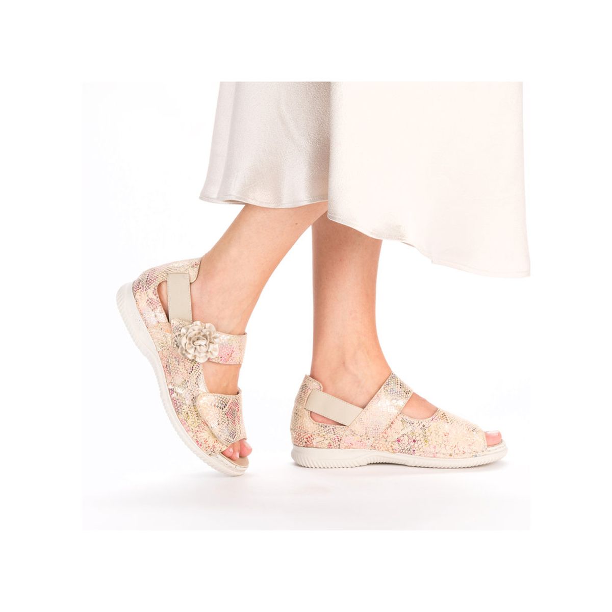 V7472 Velcro Sandal