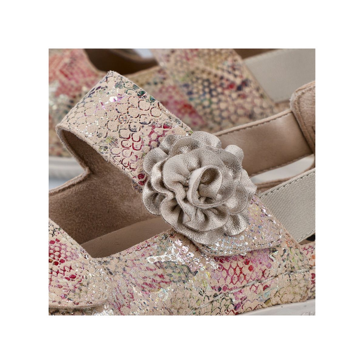 V7472 Velcro Sandal