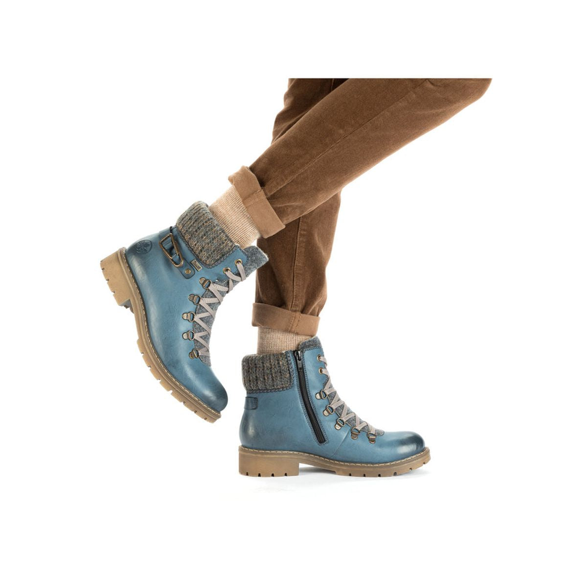 Y9131 Lace Up Boots