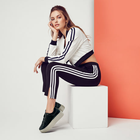 Aetrex Aubrey Lace up sneaker in Black Patent. 