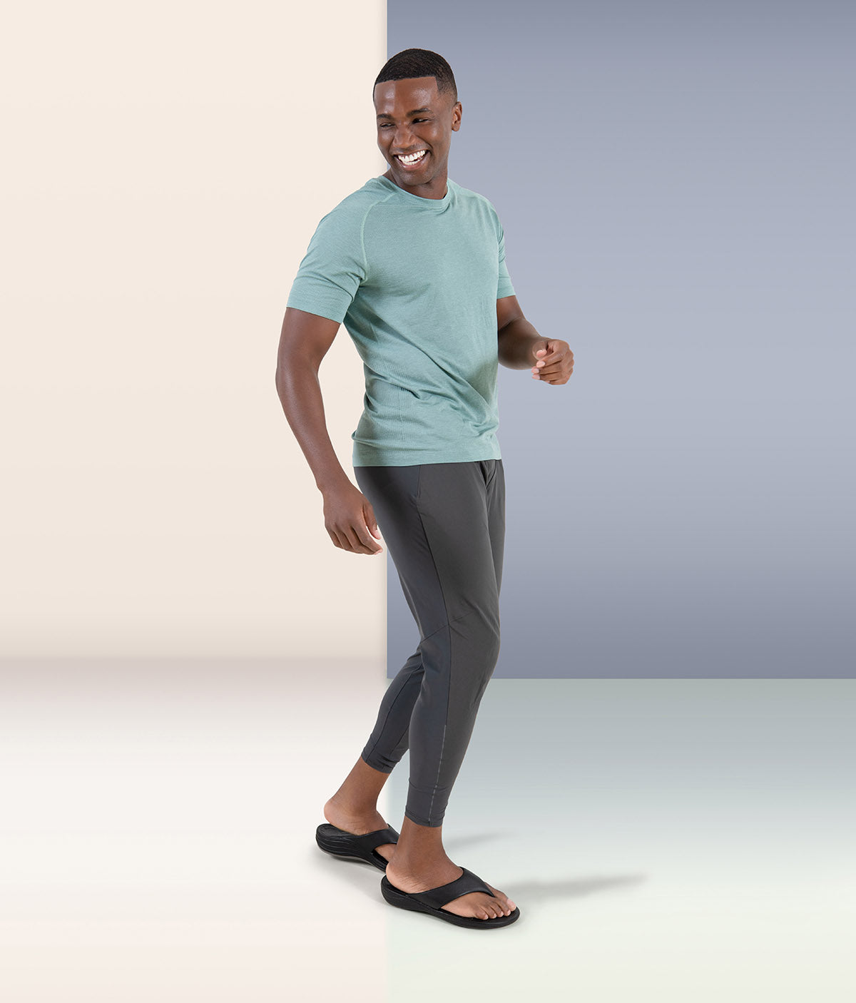 Aetrex Maui Men's Orthotic Flips in Black