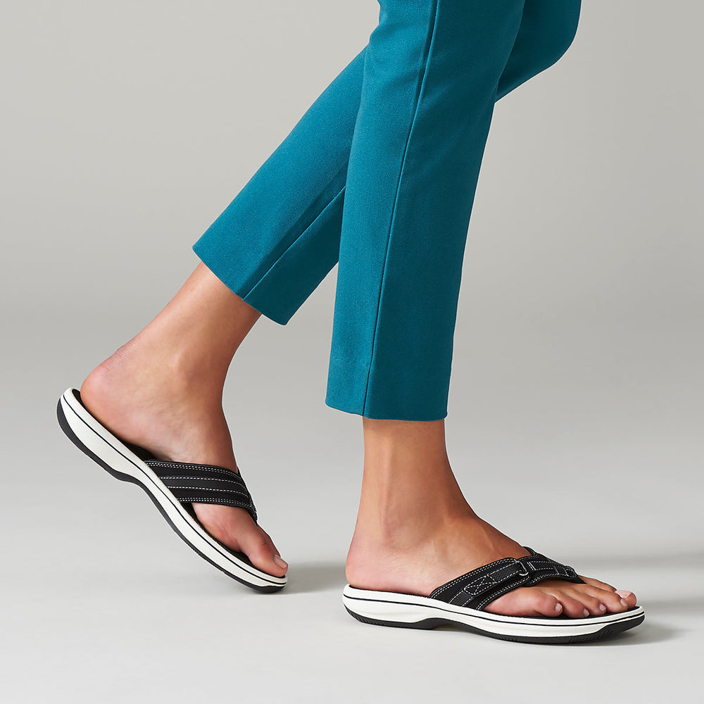 Clarks Breeze Sea Women's Thong Sandals in Black
