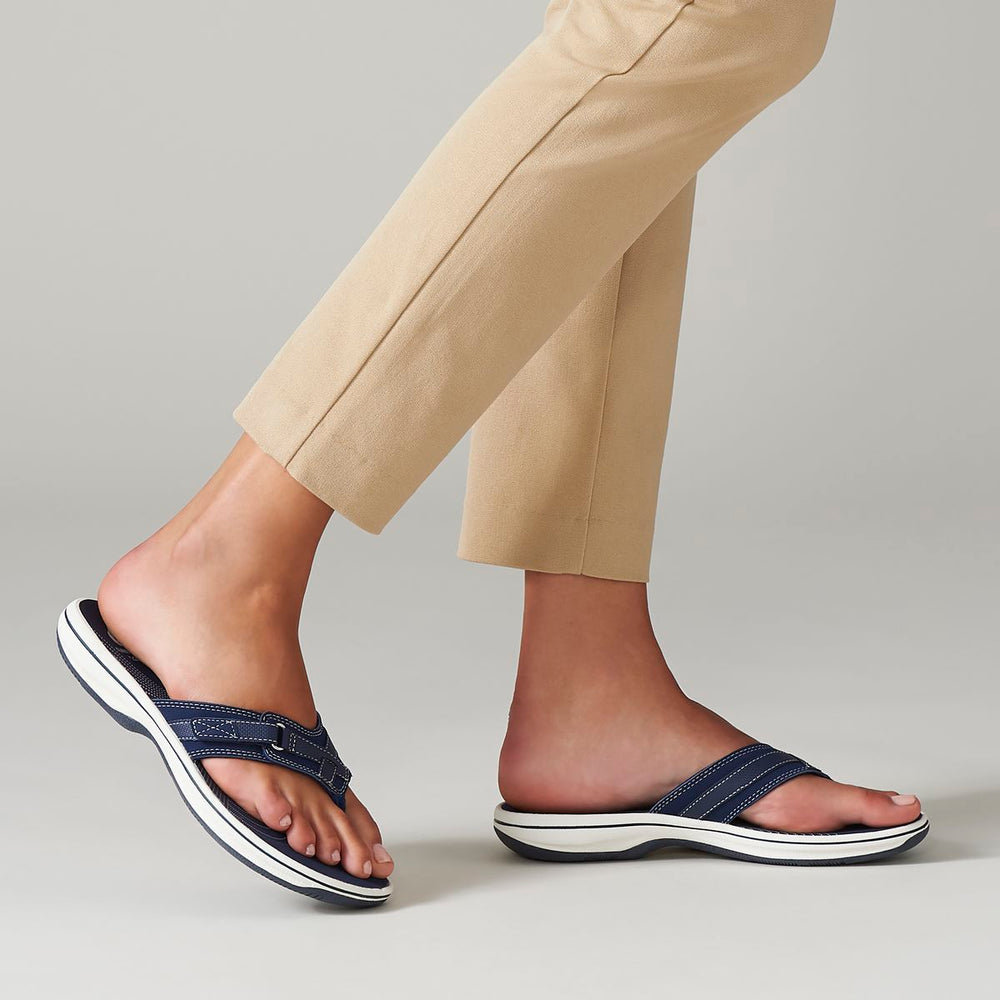 Clarks Breeze Sea Women's Thong Sandals in Navy