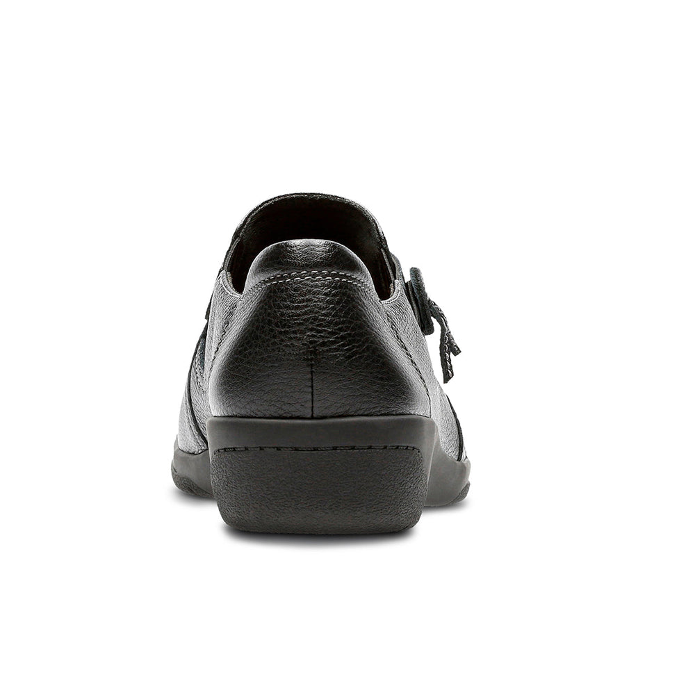 Clarks Cheyn Madi Women's Slip Ons in Black