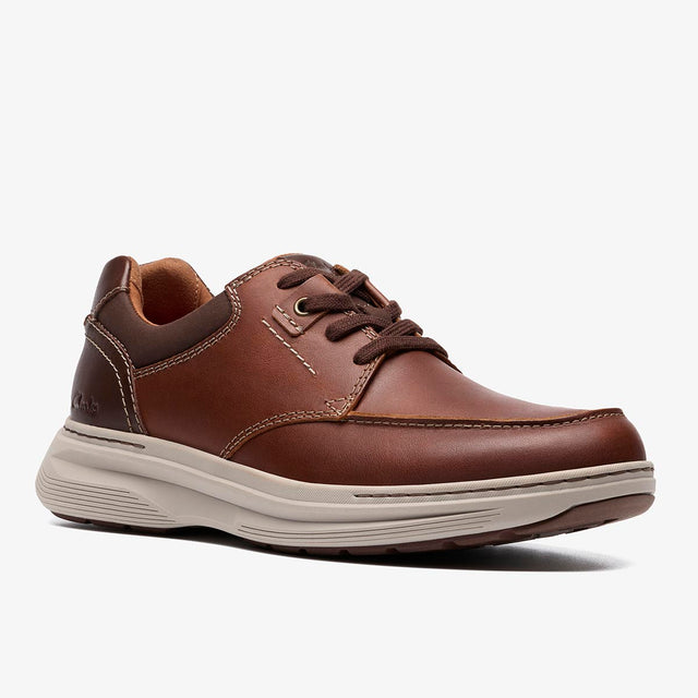 Clarks Craftwell Lace tan leather shoe with contrast stitching, elastic laces, and a thick, light-colored EVA sole. Style: 26184710