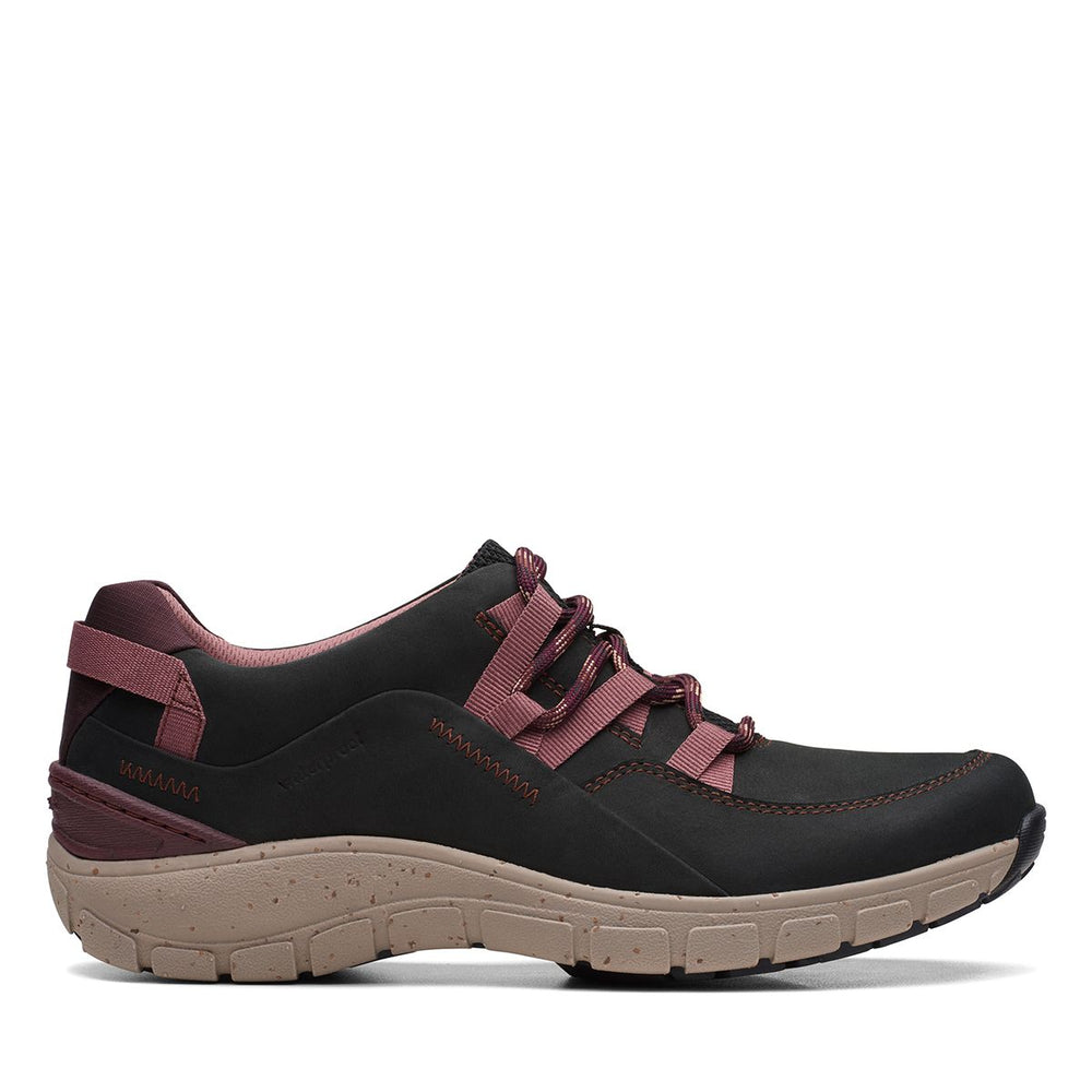 Clarks Wave Range Women's Sneakers in Black Red