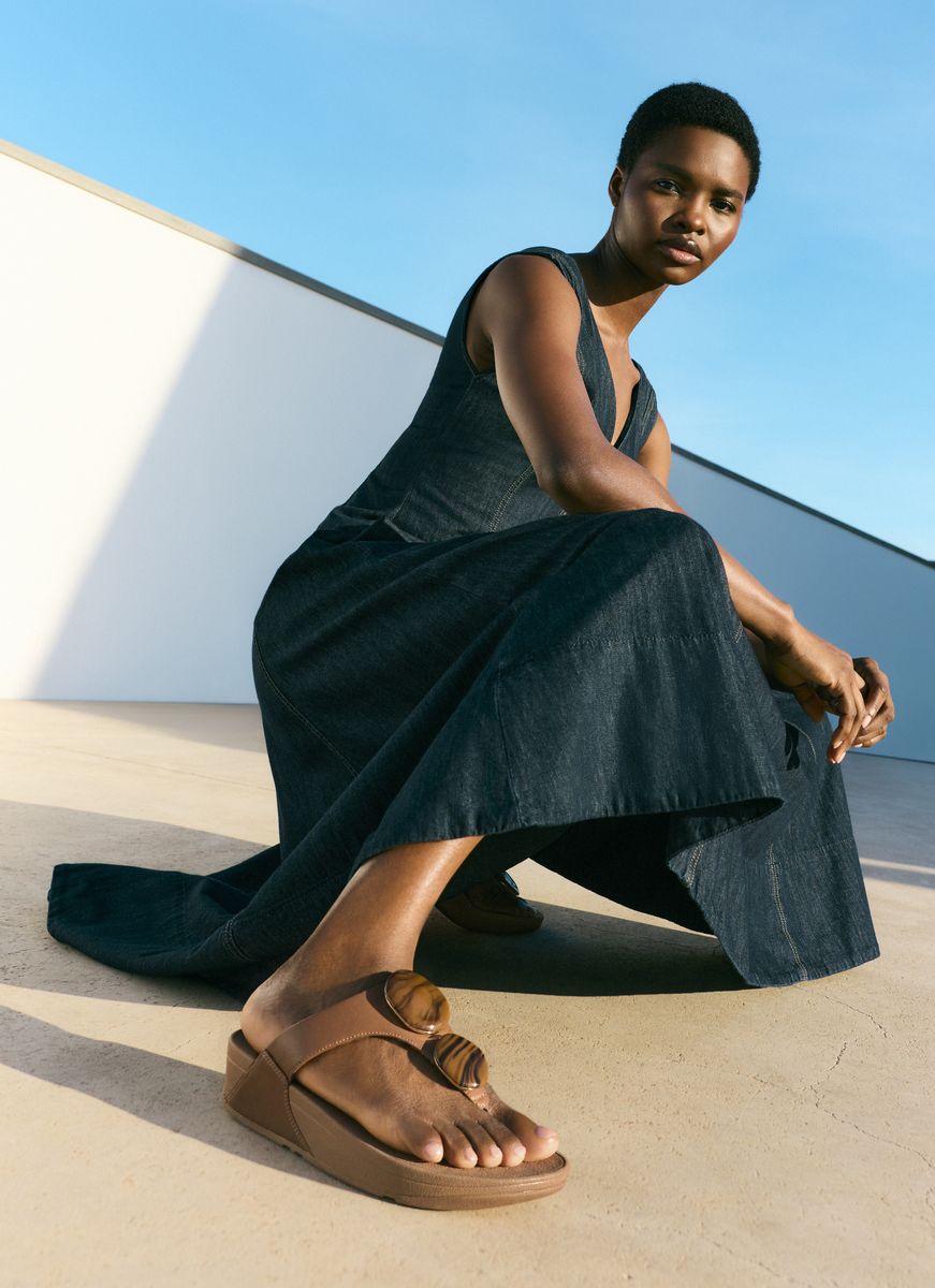 LULU Marbled-Stone Toe-Post Sandals in Deep Tan