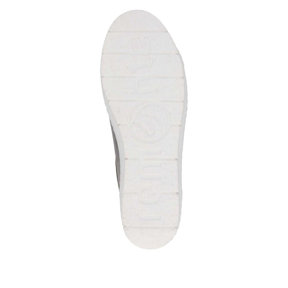 D5830 Lace Up Sneakers