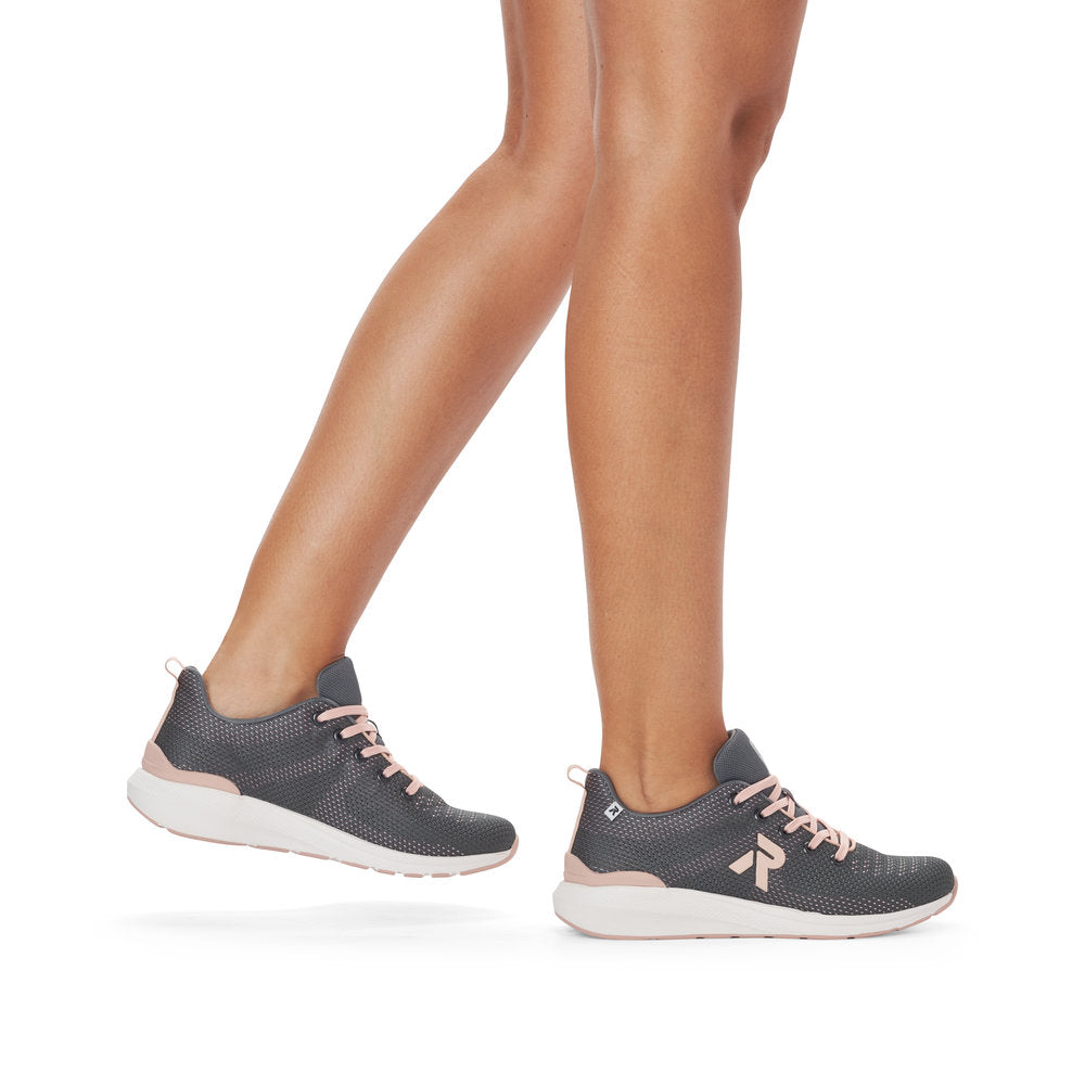 40100 Lace Up Sneaker