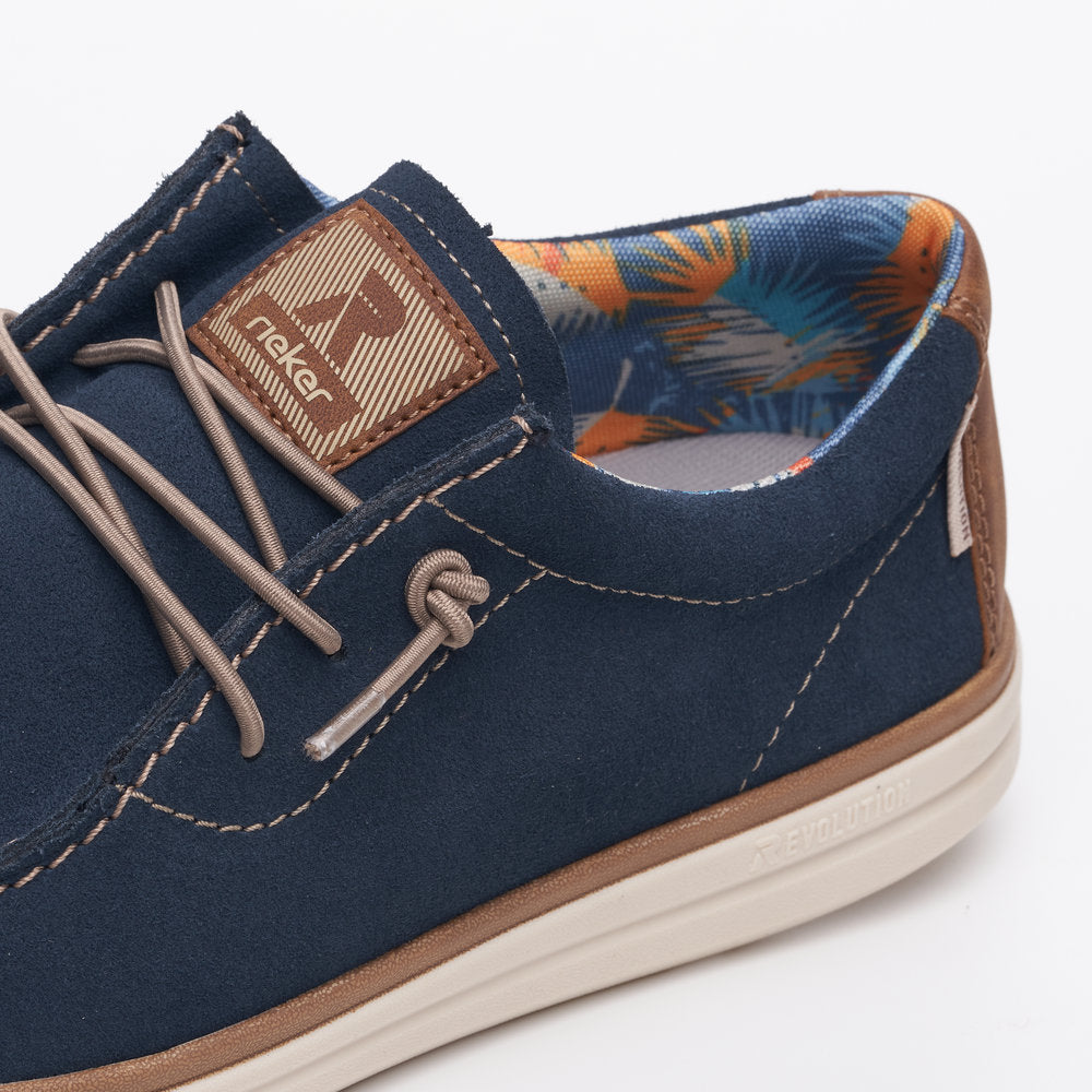 U0602 Lace Up Sneaker