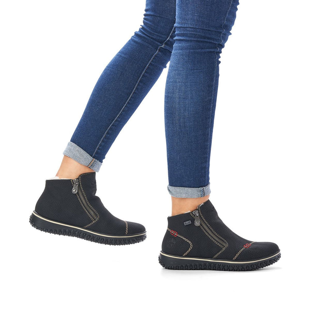 L4270 Urban Black Ankle Boots