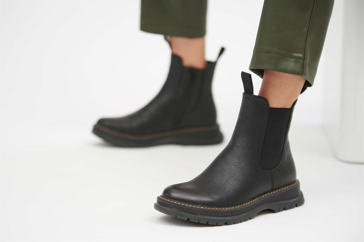 Romika Peyton 05 Zip Boot in Black