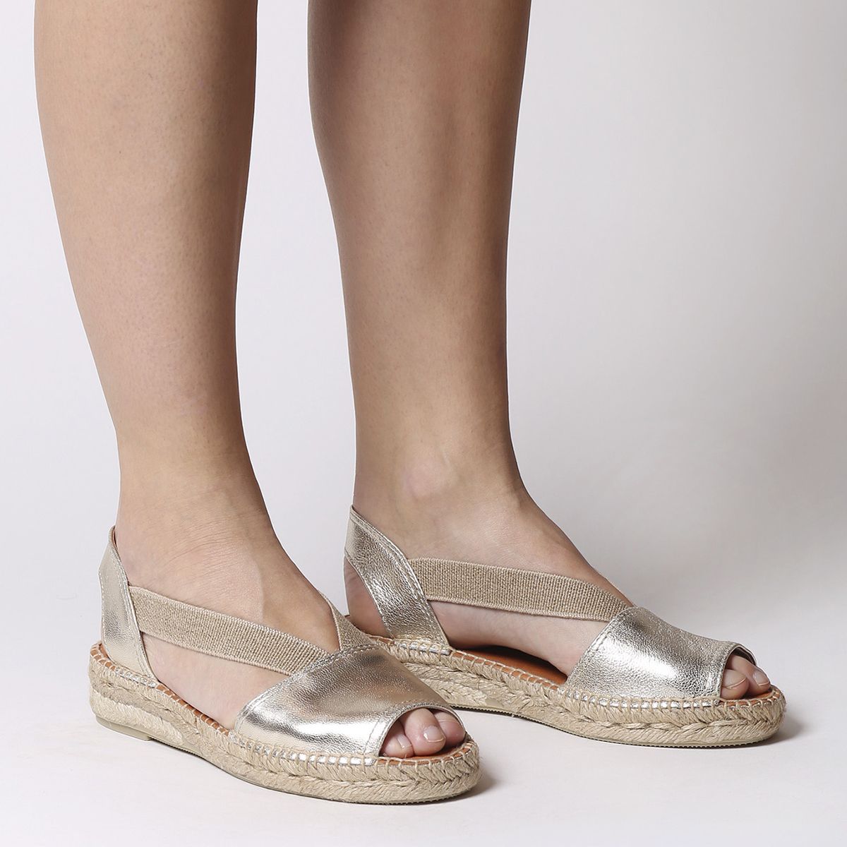 Toni Pons Etna Women's Flat Leather Sandal With Elastics in Platino
