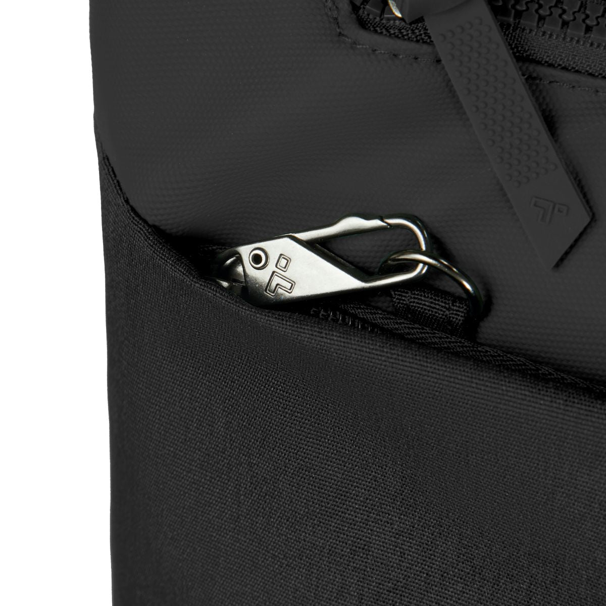 Travelon Unisex Anti-Theft Metro Crossbody in Black